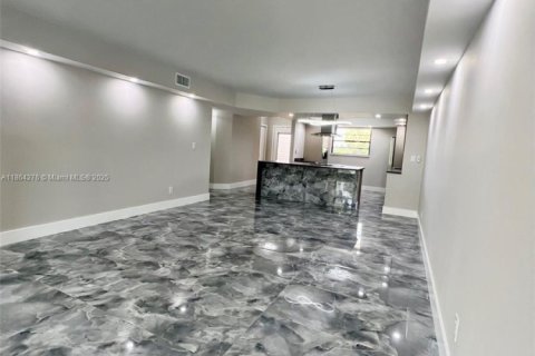 Condo in Tamarac, Florida, 2 bedrooms  № 1891911 - photo 27
