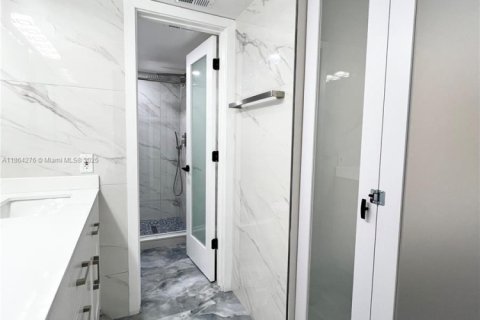 Condominio en venta en Tamarac, Florida, 2 dormitorios, 117.99 m2 № 1891911 - foto 21