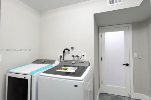 Condominio en venta en Tamarac, Florida, 2 dormitorios, 117.99 m2 № 1891911 - foto 11