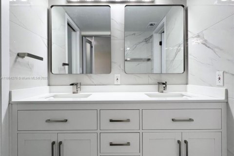 Condominio en venta en Tamarac, Florida, 2 dormitorios, 117.99 m2 № 1891911 - foto 19
