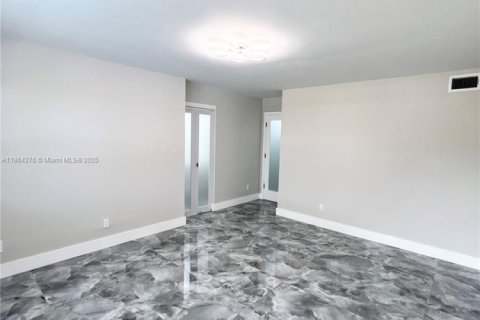 Condominio en venta en Tamarac, Florida, 2 dormitorios, 117.99 m2 № 1891911 - foto 18