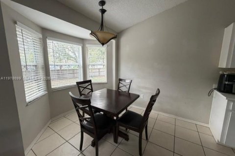 House in Winter Haven, Florida 3 bedrooms, 132.48 sq.m. № 2044263 - photo 4