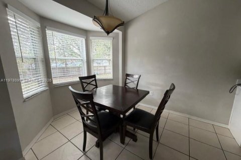 House in Winter Haven, Florida 3 bedrooms, 132.48 sq.m. № 2044263 - photo 5