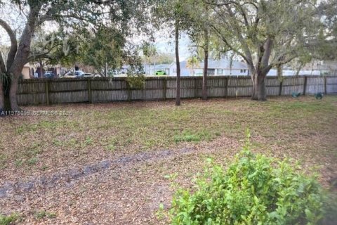 House in Winter Haven, Florida 3 bedrooms, 132.48 sq.m. № 2044263 - photo 9