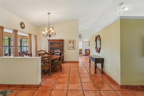 House in Pembroke Pines, Florida 4 bedrooms, 256.41 sq.m. № 1594205 - photo 9