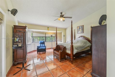 House in Pembroke Pines, Florida 4 bedrooms, 256.41 sq.m. № 1594205 - photo 16