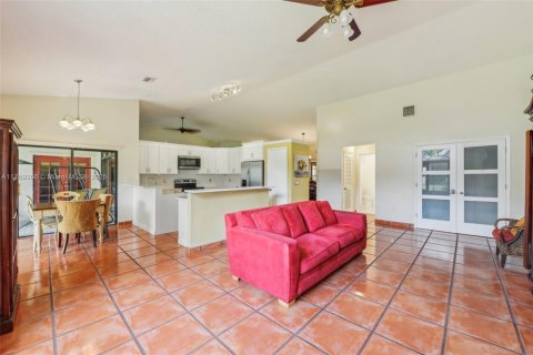 House in Pembroke Pines, Florida 4 bedrooms, 256.41 sq.m. № 1594205 - photo 7