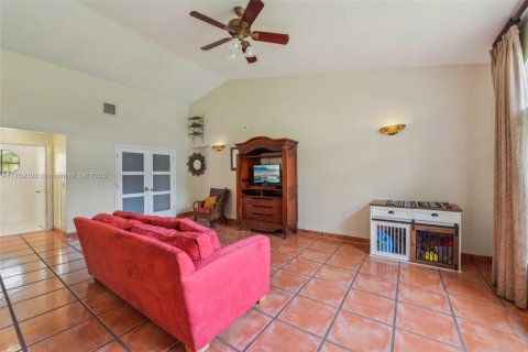 House in Pembroke Pines, Florida 4 bedrooms, 256.41 sq.m. № 1594205 - photo 8