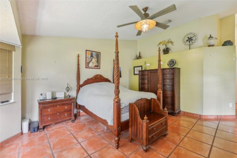 House in Pembroke Pines, Florida 4 bedrooms, 256.41 sq.m. № 1594205 - photo 17