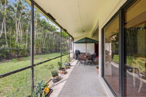 House in Pembroke Pines, Florida 4 bedrooms, 256.41 sq.m. № 1594205 - photo 27