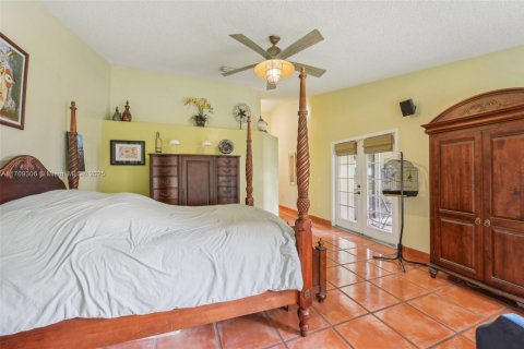House in Pembroke Pines, Florida 4 bedrooms, 256.41 sq.m. № 1594205 - photo 18