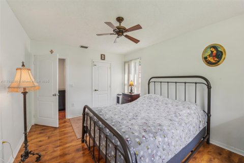 House in Pembroke Pines, Florida 4 bedrooms, 256.41 sq.m. № 1594205 - photo 26