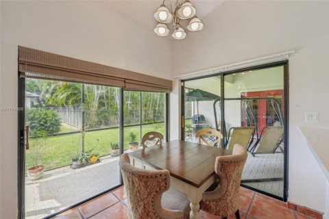 House in Pembroke Pines, Florida 4 bedrooms, 256.41 sq.m. № 1594205 - photo 11