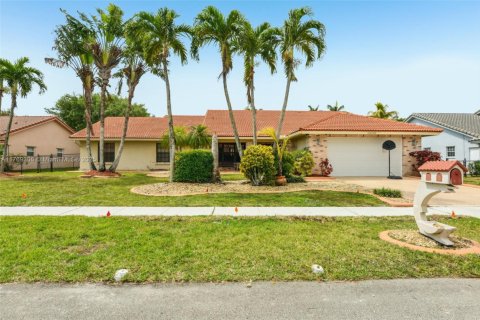 House in Pembroke Pines, Florida 4 bedrooms, 256.41 sq.m. № 1594205 - photo 1