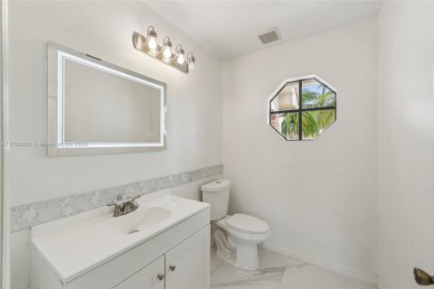 House in Pembroke Pines, Florida 4 bedrooms, 256.41 sq.m. № 1594205 - photo 14