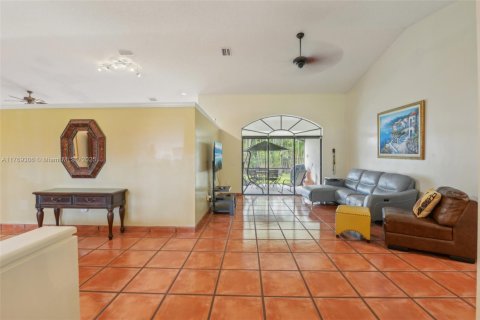 House in Pembroke Pines, Florida 4 bedrooms, 256.41 sq.m. № 1594205 - photo 12