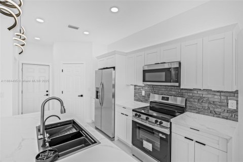 Купить виллу или дом в Кейп-Корал, Флорида 3 спальни, 136.47м2, № 1892539 - фото 22