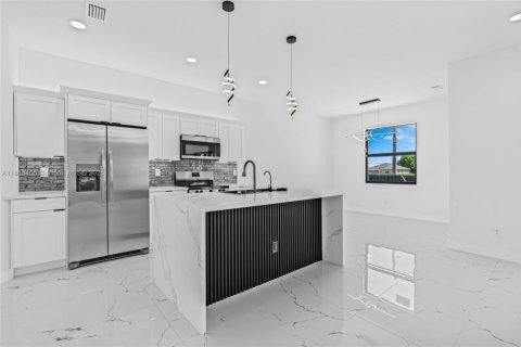 Купить виллу или дом в Кейп-Корал, Флорида 3 спальни, 136.47м2, № 1892539 - фото 19