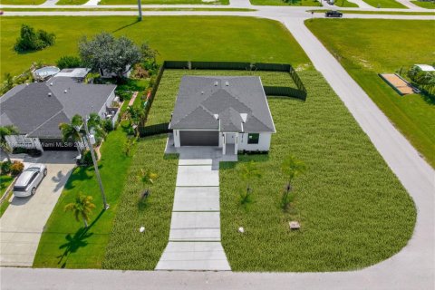 Купить виллу или дом в Кейп-Корал, Флорида 3 спальни, 136.47м2, № 1892539 - фото 2