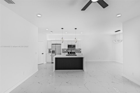 Купить виллу или дом в Кейп-Корал, Флорида 3 спальни, 136.47м2, № 1892539 - фото 17