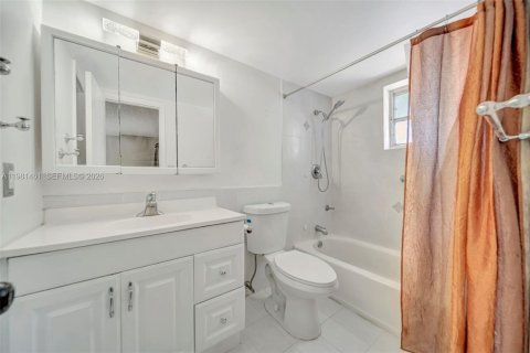 Купить виллу или дом в Майами, Флорида 2 спальни, 125.05м2, № 2043372 - фото 21