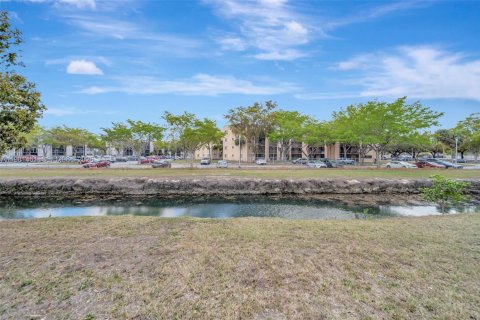 Купить виллу или дом в Майами, Флорида 2 спальни, 125.05м2, № 2043372 - фото 23