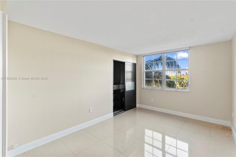 Снять в аренду кондоминиум в Авентура, Флорида 3 спальни, 123.56м2, № 1945339 - фото 20