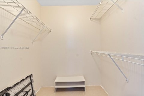 Снять в аренду кондоминиум в Авентура, Флорида 3 спальни, 123.56м2, № 1945339 - фото 22