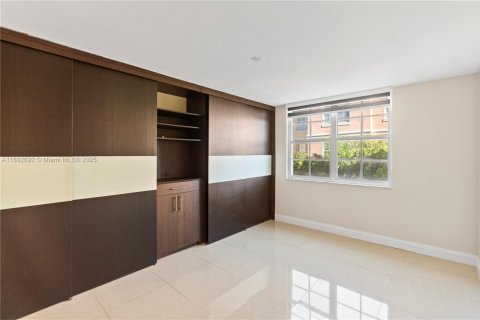 Снять в аренду кондоминиум в Авентура, Флорида 3 спальни, 123.56м2, № 1945339 - фото 11