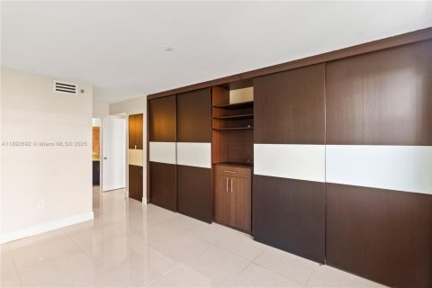 Снять в аренду кондоминиум в Авентура, Флорида 3 спальни, 123.56м2, № 1945339 - фото 12