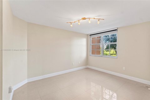 Снять в аренду кондоминиум в Авентура, Флорида 3 спальни, 123.56м2, № 1945339 - фото 18