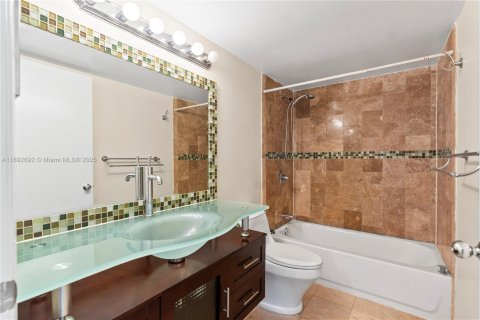 Снять в аренду кондоминиум в Авентура, Флорида 3 спальни, 123.56м2, № 1945339 - фото 17