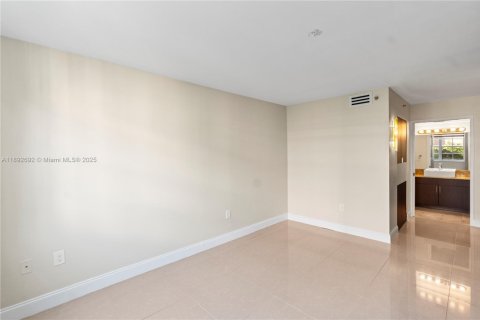 Снять в аренду кондоминиум в Авентура, Флорида 3 спальни, 123.56м2, № 1945339 - фото 13