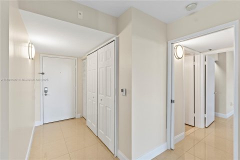 Снять в аренду кондоминиум в Авентура, Флорида 3 спальни, 123.56м2, № 1945339 - фото 26