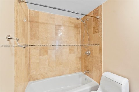 Снять в аренду кондоминиум в Авентура, Флорида 3 спальни, 123.56м2, № 1945339 - фото 14