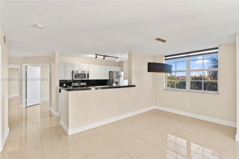 Снять в аренду кондоминиум в Авентура, Флорида 3 спальни, 123.56м2, № 1945339 - фото 6
