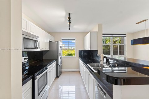 Снять в аренду кондоминиум в Авентура, Флорида 3 спальни, 123.56м2, № 1945339 - фото 7
