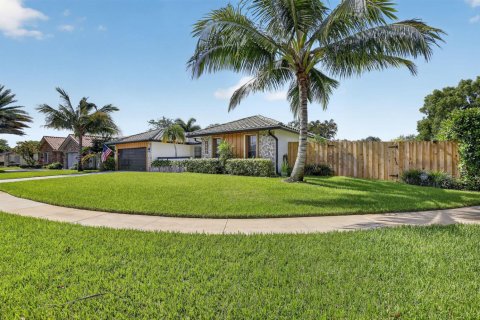 Casa en venta en Plantation, Florida, 4 dormitorios, 212.93 m2 № 2248345 - foto 3
