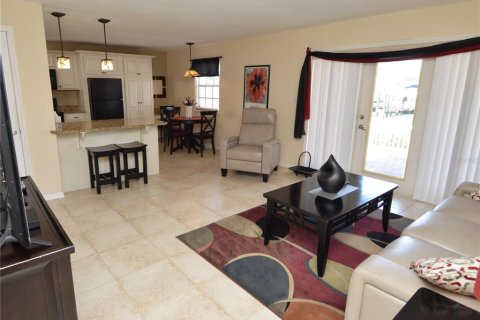 Copropriété à louer à Saint Petersburg, Floride: 1 chambre, 76.64 m2 № 1808703 - photo 3