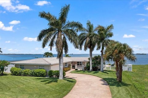 Villa ou maison à vendre à Cocoa Beach, Floride: 4 chambres, 201.32 m2 № 1883095 - photo 1