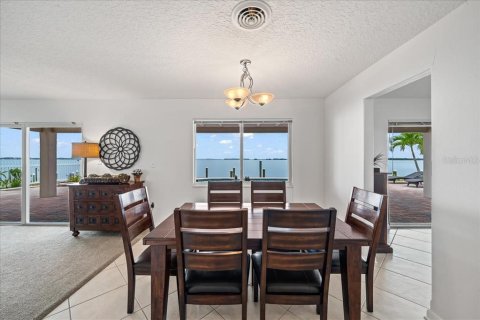 Villa ou maison à vendre à Cocoa Beach, Floride: 4 chambres, 201.32 m2 № 1883095 - photo 9