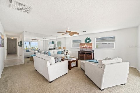 Villa ou maison à vendre à Cocoa Beach, Floride: 4 chambres, 201.32 m2 № 1883095 - photo 18