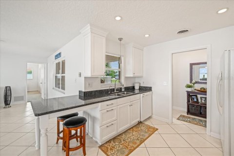 Villa ou maison à vendre à Cocoa Beach, Floride: 4 chambres, 201.32 m2 № 1883095 - photo 4