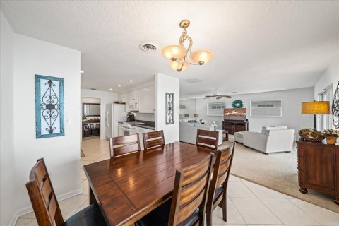 Villa ou maison à vendre à Cocoa Beach, Floride: 4 chambres, 201.32 m2 № 1883095 - photo 8
