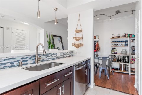 Condo in Fort Lauderdale, Florida, 2 bedrooms  № 2086399 - photo 12