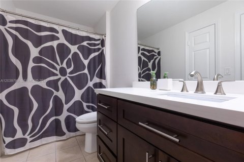Condo in Fort Lauderdale, Florida, 2 bedrooms  № 2086399 - photo 20