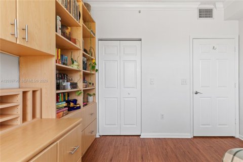 Condo in Fort Lauderdale, Florida, 2 bedrooms  № 2086399 - photo 19