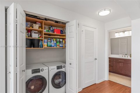 Condo in Fort Lauderdale, Florida, 2 bedrooms  № 2086399 - photo 10