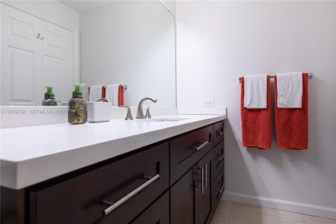 Condo in Fort Lauderdale, Florida, 2 bedrooms  № 2086399 - photo 22