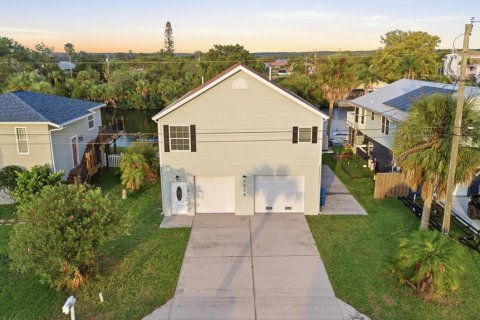 Casa en Hernando Beach, Florida 3 dormitorios, 154.68 m2 № 2203517